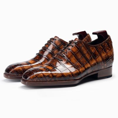 CMR CHAMARIPA Męskie eleganckie buty podwyższające o 6 cm / 2,36 cala | Brązowe oksfordy ze skóry amerykańskiego krokodyla z charakterystycznym wyprofilowaniem podeszwy.