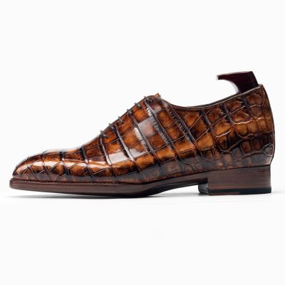 CMR CHAMARIPA Męskie eleganckie buty podwyższające o 6 cm / 2,36 cala | Brązowe oksfordy ze skóry amerykańskiego krokodyla z charakterystycznym wyprofilowaniem podeszwy.
