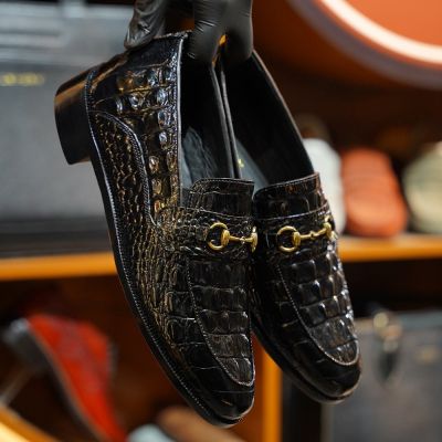 CMR CHAMARIPA Męskie buty podwyższające | Czarne wsuwane mokasyny z wzorem krokodyla 5 CM