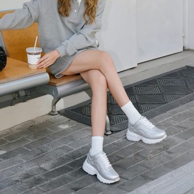 Buty podwyższające damskie – Srebrne skórzane sneakersy 8cm