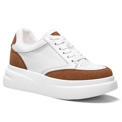Buty z wysoką podeszwą 8 cm – Białe skórzane sneakersy damskie niskie